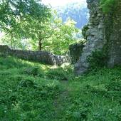 Burgruine_Karlstein_042.JPG